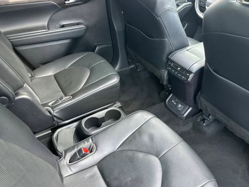 Used 2022 Toyota Highlander Platinum image 30