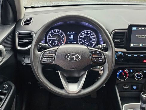 Used 2020 Hyundai Venue SE image 16