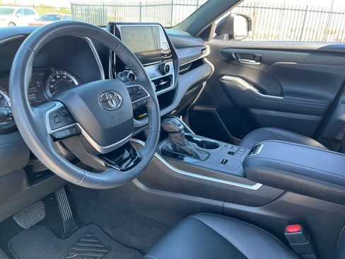 Used 2024 Toyota Highlander XSE image 19