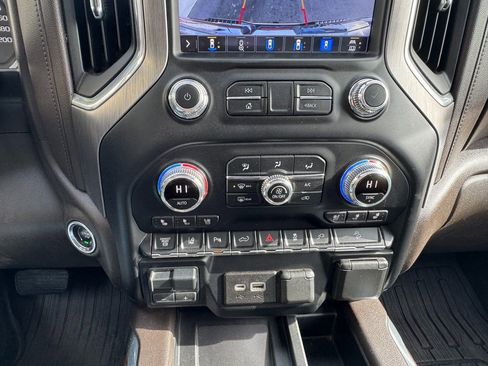 Used 2020 GMC Sierra 3500 Denali w/ Denali Ultimate Package image 23