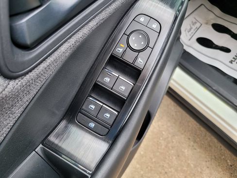 Used 2023 Nissan Rogue S AWD/4WD image 16