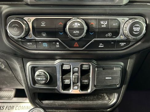 Used 2023 Jeep Wrangler Unlimited w/ 8.4" Radio Group AWD/4WD image 21