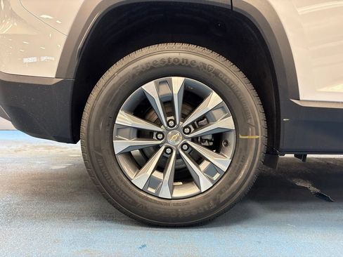 New 2026 Chevrolet Equinox LT w/ Convenience Package II FWD image 5