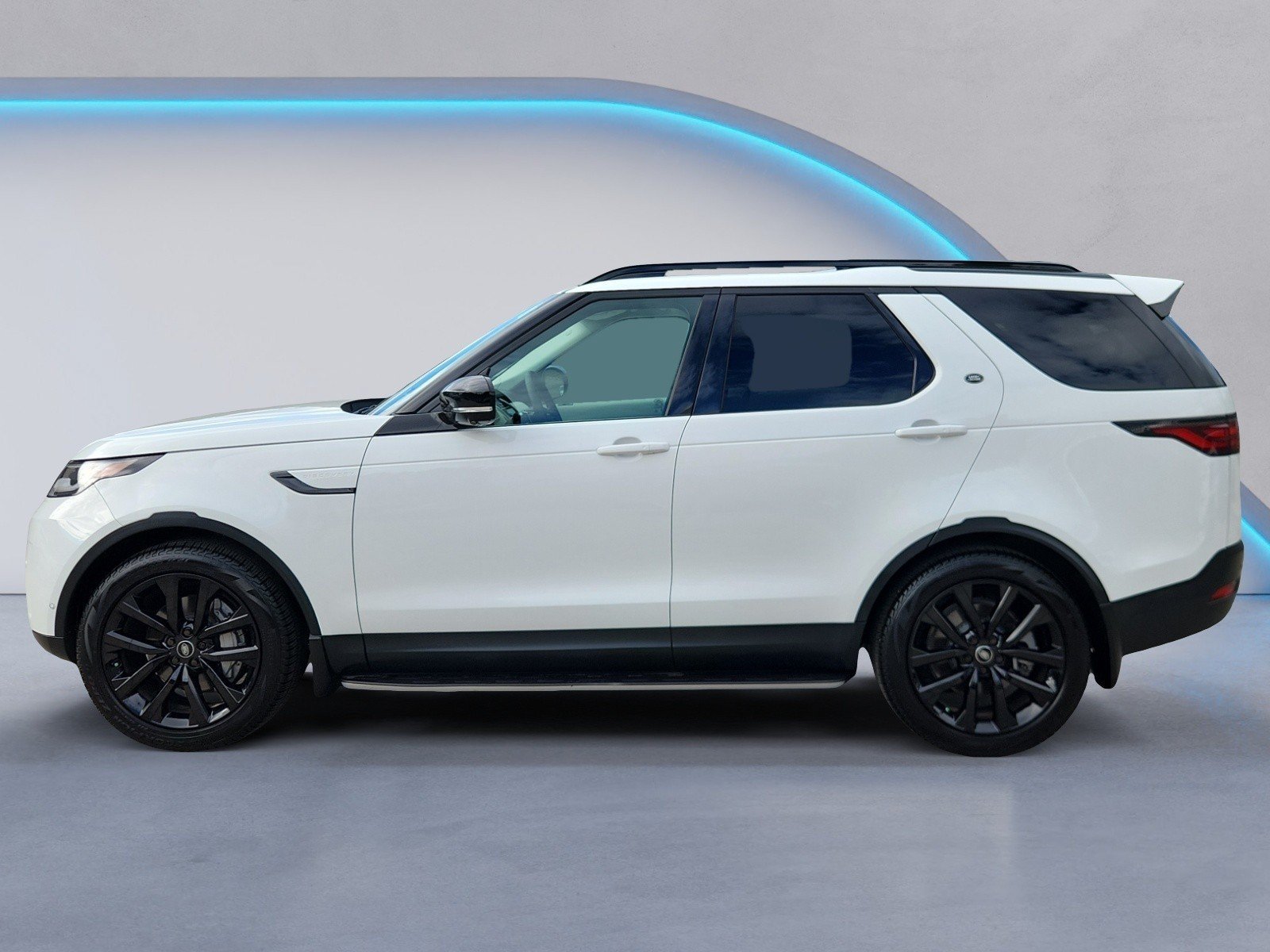 Used 2026 Land Rover Discovery S AWD/4WD image 3