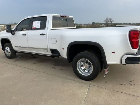 Used 2024 Chevrolet Silverado 3500 High Country w/ High Country Premium Package image 7