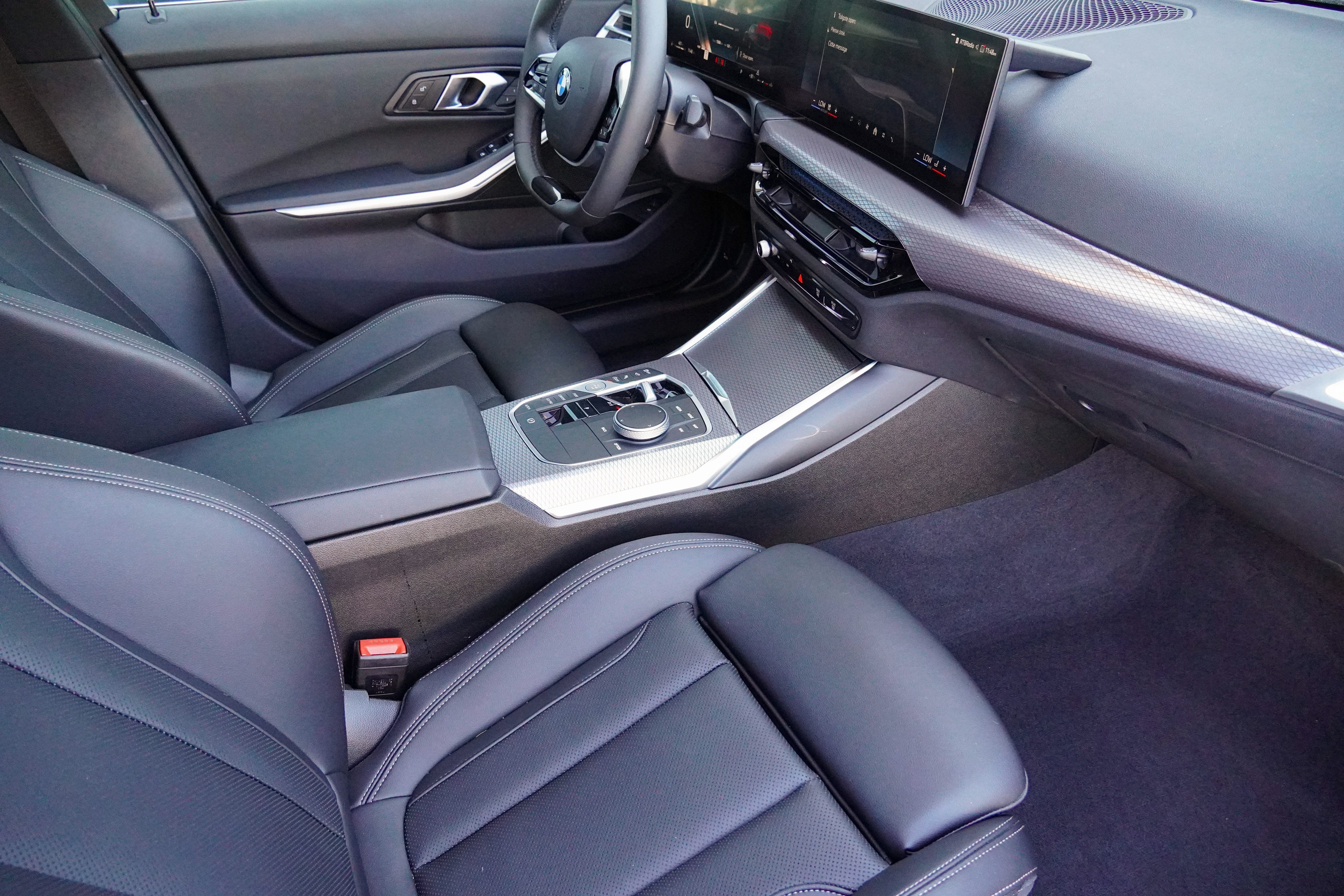 Certified 2025 BMW 330i Sedan RWD image 7