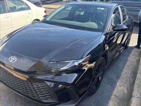 Certified 2025 Toyota Camry SE FWD image 1