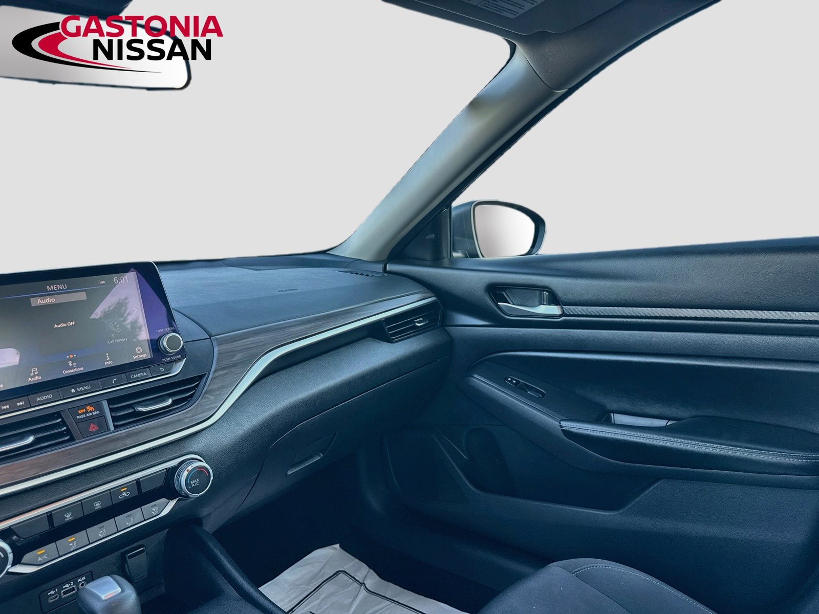 Used 2025 Nissan Altima 2.5 SV FWD image 30