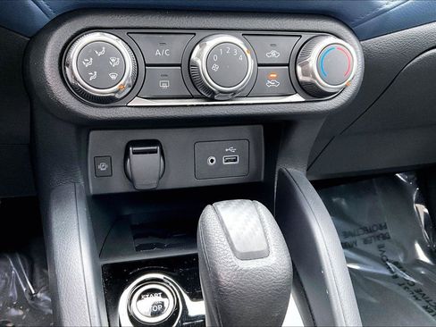 Used 2025 Nissan Versa SV w/ Trunk Package FWD image 17