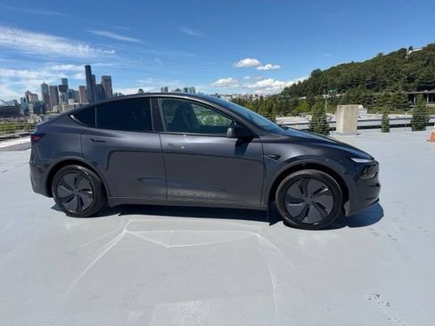Used 2026 Tesla Model Y AWD image 2