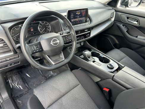 Certified 2025 Nissan Rogue SV image 31