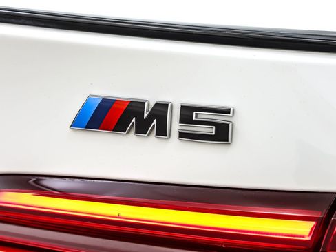 Used 2025 BMW M5 w/ Executive Package image 9