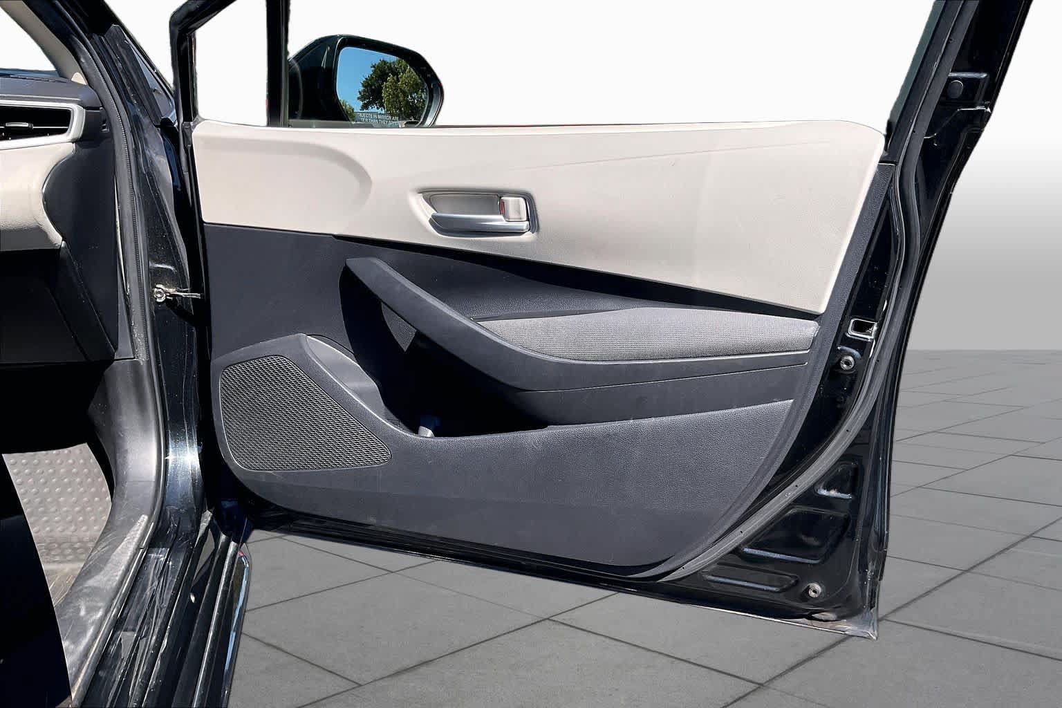 Used 2020 Toyota Corolla LE FWD image 21