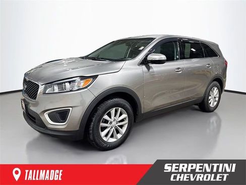 Used 2017 Kia Sorento L image 1