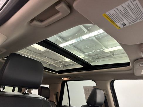 Used 2022 Ford Expedition XLT image 15