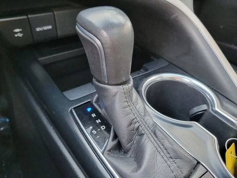 Used 2019 Toyota Camry XSE FWD image 30