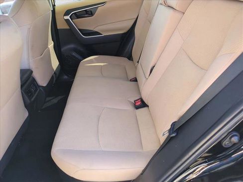 Used 2022 Toyota RAV4 LE image 19