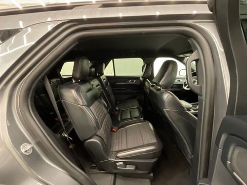 Used 2025 Ford Explorer ST-Line w/ ST-Line Street Pack AWD/4WD image 24