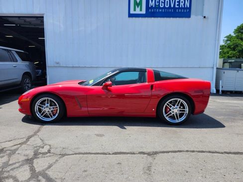 Used 2005 Chevrolet Corvette Coupe w/ Preferred Equipment Group RWD image 2