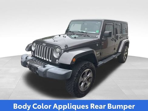 Used 2016 Jeep Wrangler Unlimited Sahara w/ Dual Top Group AWD/4WD image 27