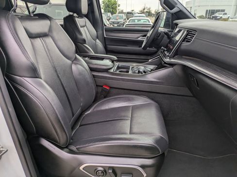 Used 2024 Jeep Wagoneer Series II w/ Flexible Seating Group image 28