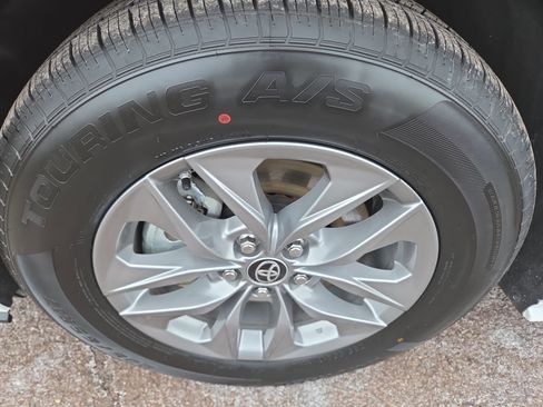 Certified 2024 Toyota Sienna LE image 12