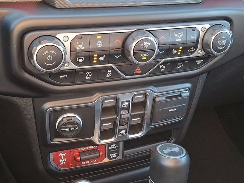 Used 2021 Jeep Wrangler Unlimited Rubicon AWD/4WD image 15
