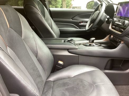 Used 2025 Toyota Grand Highlander AWD Hybrid image 3