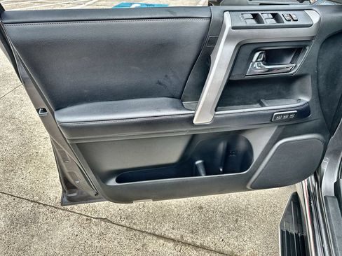 Used 2018 Toyota 4Runner Limited AWD/4WD image 21