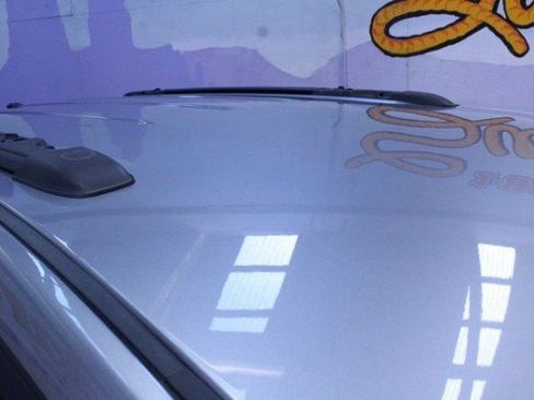 Used 2016 Chrysler Town & Country Touring image 8