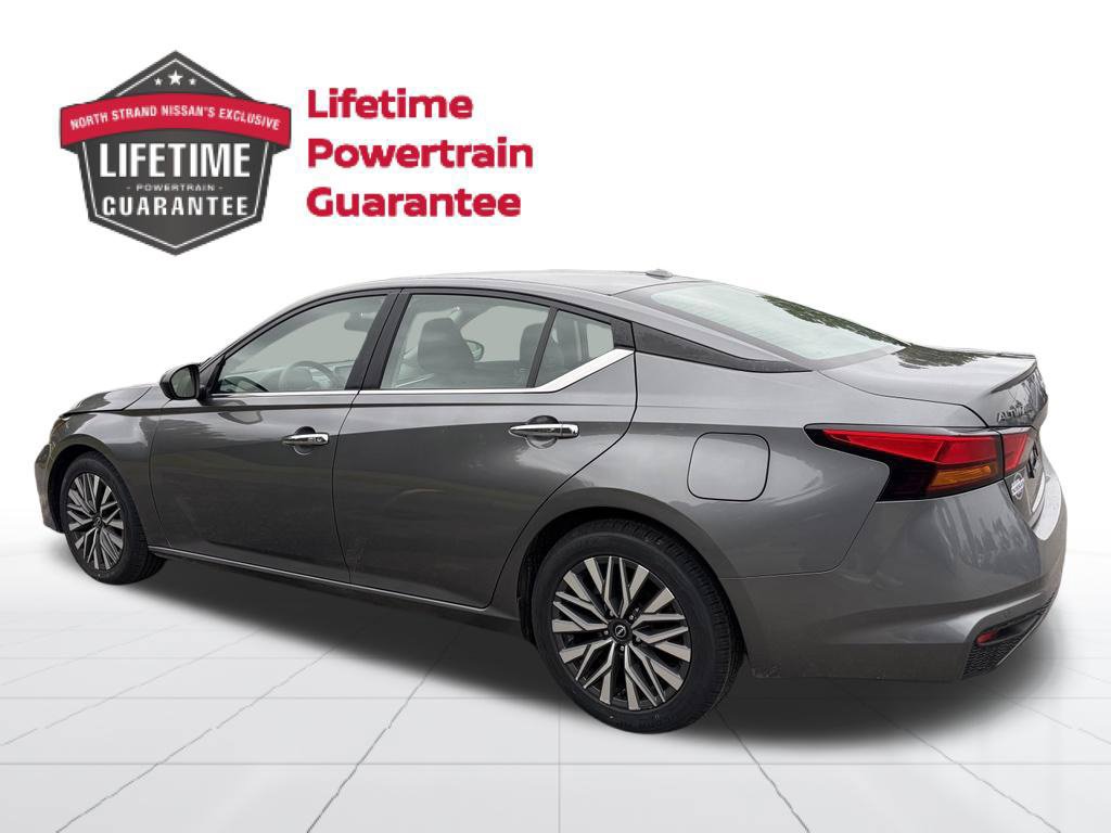 Certified 2024 Nissan Altima 2.5 SV FWD image 3