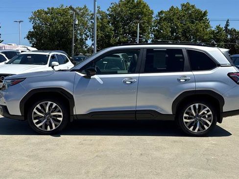 Used 2025 Subaru Forester Touring AWD/4WD image 6