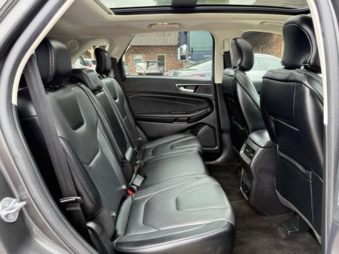 Used 2018 Ford Edge Titanium w/ Technology Package AWD/4WD image 14