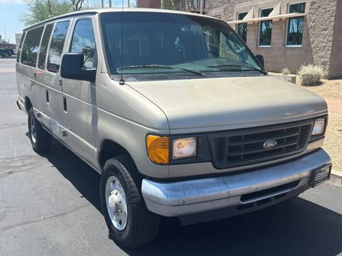 Used 2007 Ford E-350 and Econoline 350 XL RWD image 4