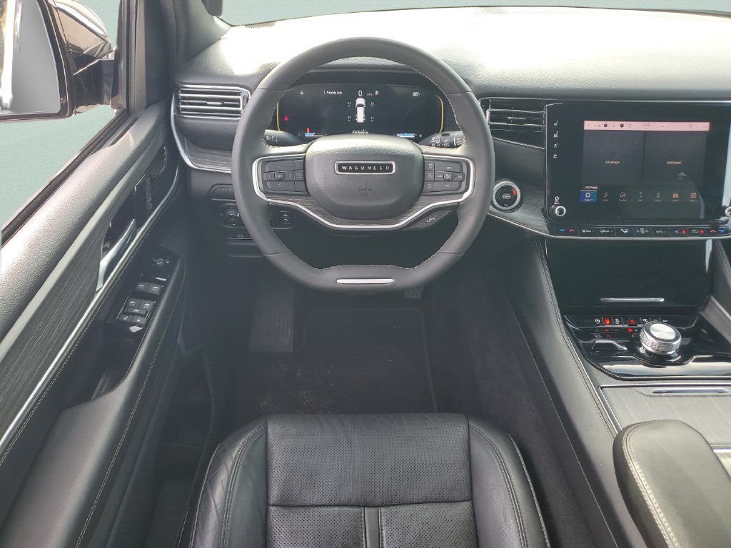 Used 2024 Jeep Wagoneer L Series II w/ Flexible Seating Group AWD/4WD image 12