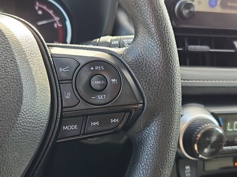 Used 2024 Toyota RAV4 XLE FWD image 19