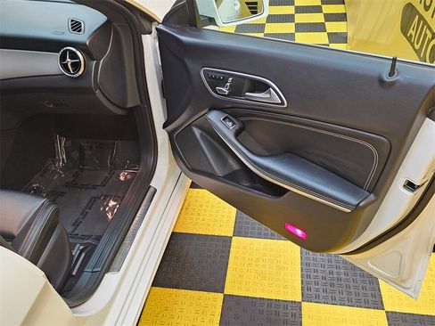 Used 2018 Mercedes-Benz CLA 250 image 13