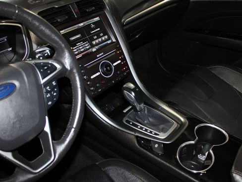 Used 2016 Ford Fusion Titanium FWD image 18