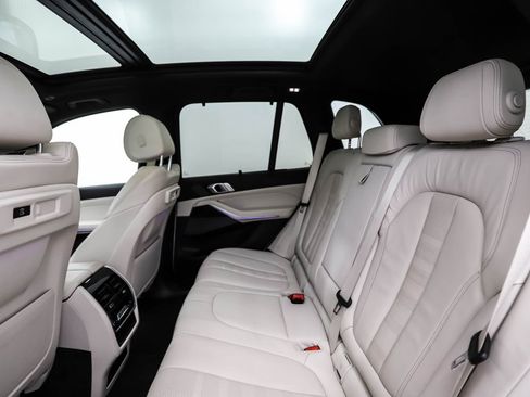 Used 2021 BMW X5 xDrive40i w/ M Sport Package image 21