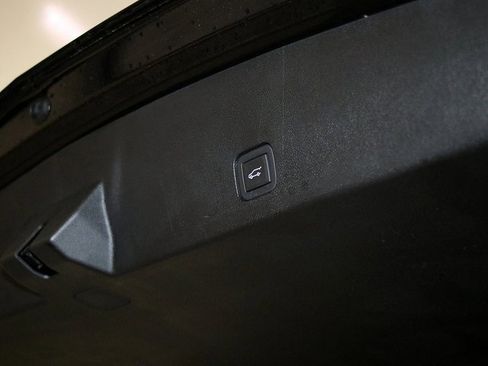 Used 2024 Cadillac XT6 Premium Luxury image 32