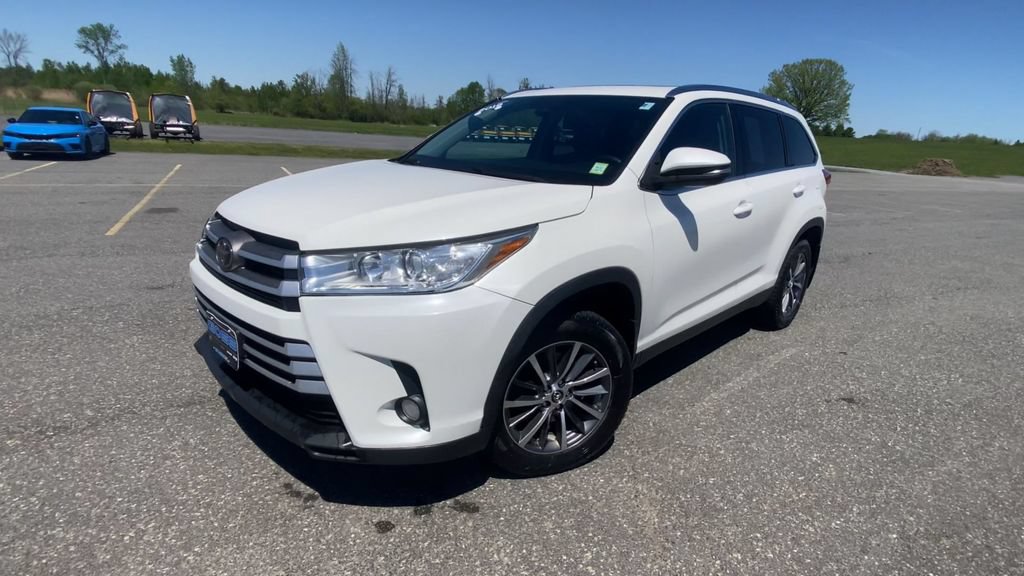 Used 2019 Toyota Highlander XLE AWD/4WD image 4