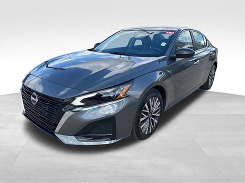 Used 2025 Nissan Altima 2.5 SV image 4