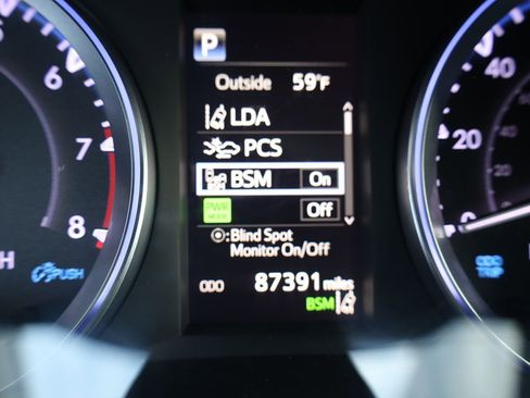 Used 2019 Toyota Highlander XLE image 34