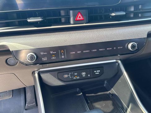 Used 2025 Kia Carnival EX image 59
