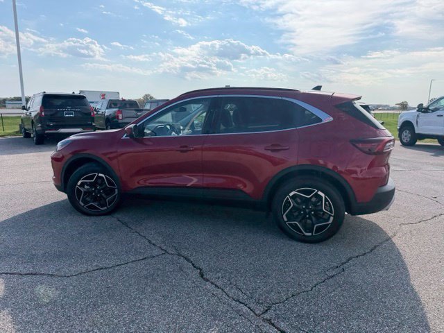 Used 2026 Ford Escape Platinum w/ Premium Technology Package AWD/4WD image 10