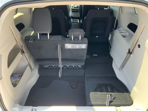 Used 2017 Chrysler Pacifica LX FWD image 30