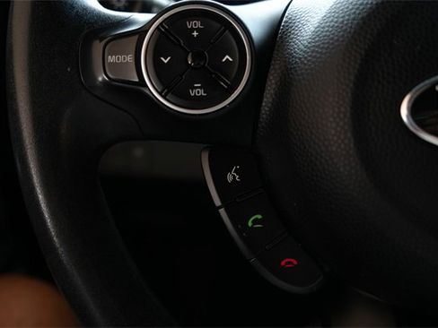 Used 2016 Kia Soul image 11