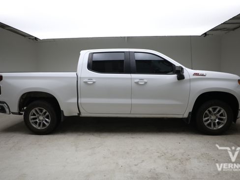 Used 2023 Chevrolet Silverado 1500 LT w/ Z71 Off-Road Package AWD/4WD image 5