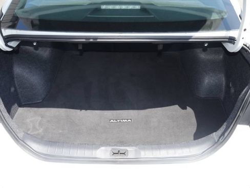 Used 2024 Nissan Altima 2.5 SV FWD image 8