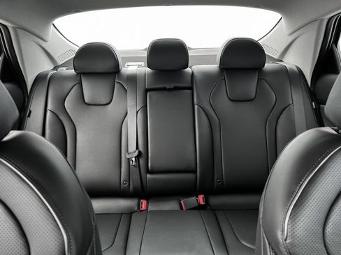 New 2025 Hyundai Elantra Limited image 16